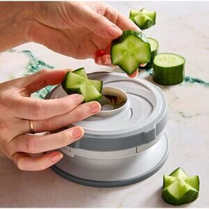 NEW Pampered Chef Decorative Food Cutter Item # 101393